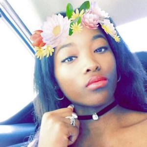 Meet your Posher, Dominique